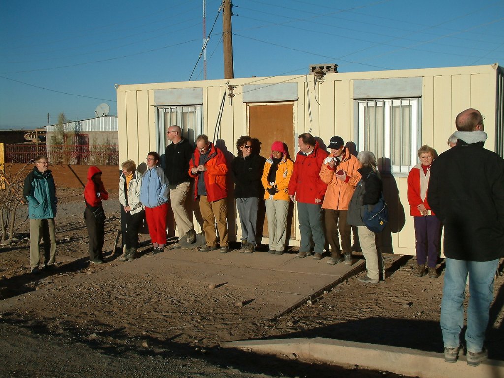 01-Getting some heat in the morning sun at the Chilean side of the border withBolivia.jpg - Getting some heat in the morning sun at the Chilean side of the border withBolivia